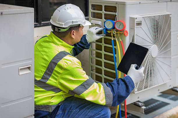 Professional Emergency Ac Repair technician working in Virginia, IL